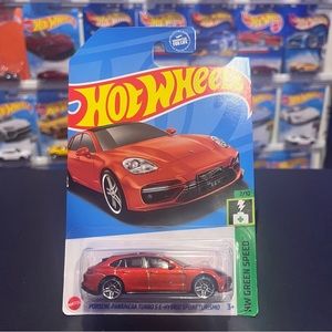 Hot Wheels Porsche Panamera Turbo S E-Hybrid Sport Turismo- 2023 HW Green Speed